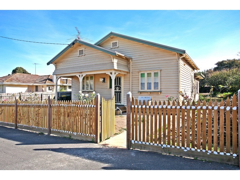 18 Belfast Street, Newtown VIC 3220