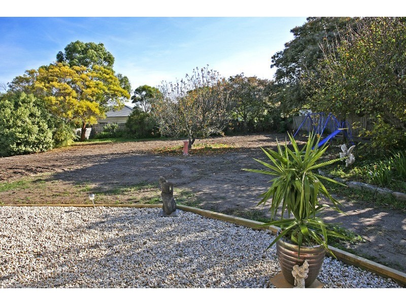 18 Belfast Street, Newtown VIC 3220