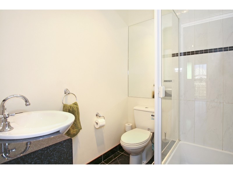 18 Belfast Street, Newtown VIC 3220