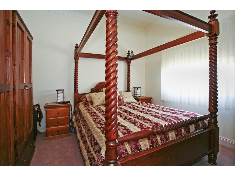 18 Belfast Street, Newtown VIC 3220