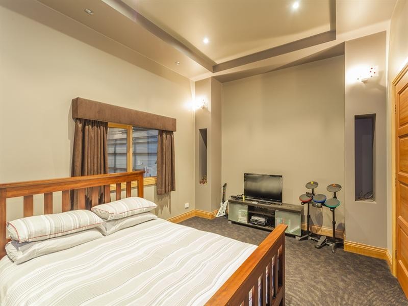 14 Girton Crescent, Manifold Heights VIC 3218