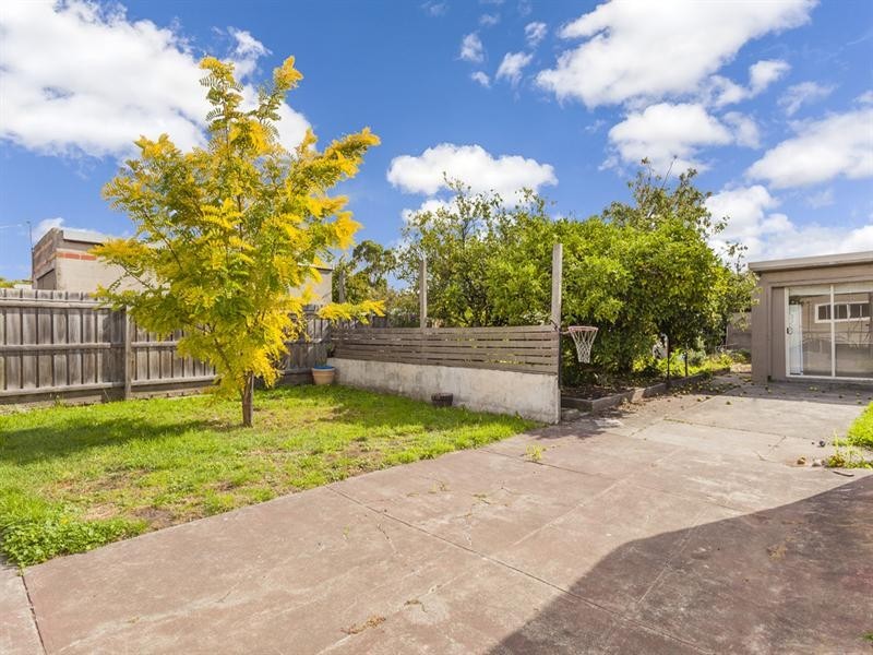 4 Clonard Avenue, Geelong West VIC 3218