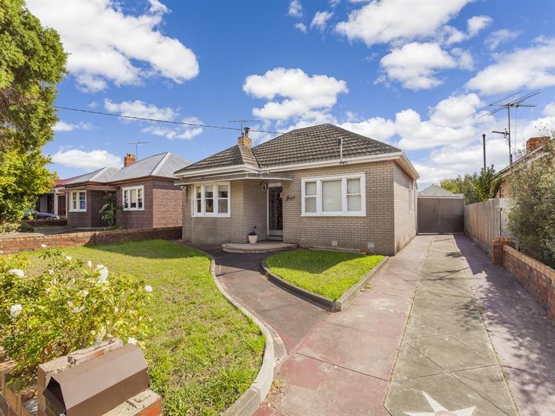 4 Clonard Avenue, Geelong West VIC 3218