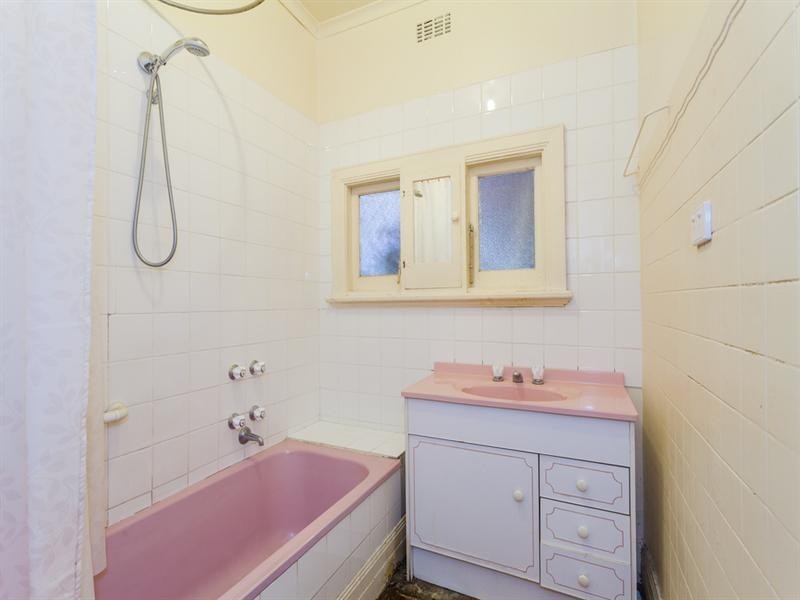 4 Clonard Avenue, Geelong West VIC 3218