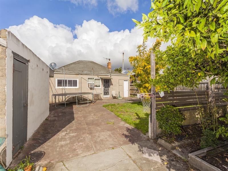 4 Clonard Avenue, Geelong West VIC 3218