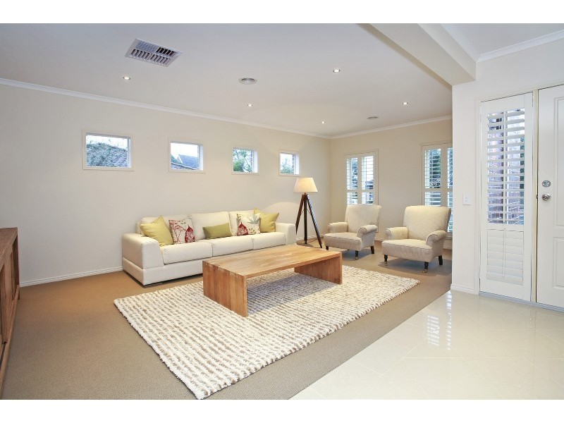 8 Rowe Street, Hamlyn Heights VIC 3215