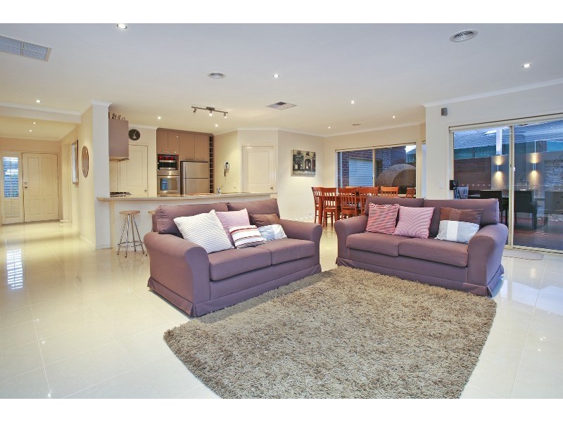 8 Rowe Street, Hamlyn Heights VIC 3215