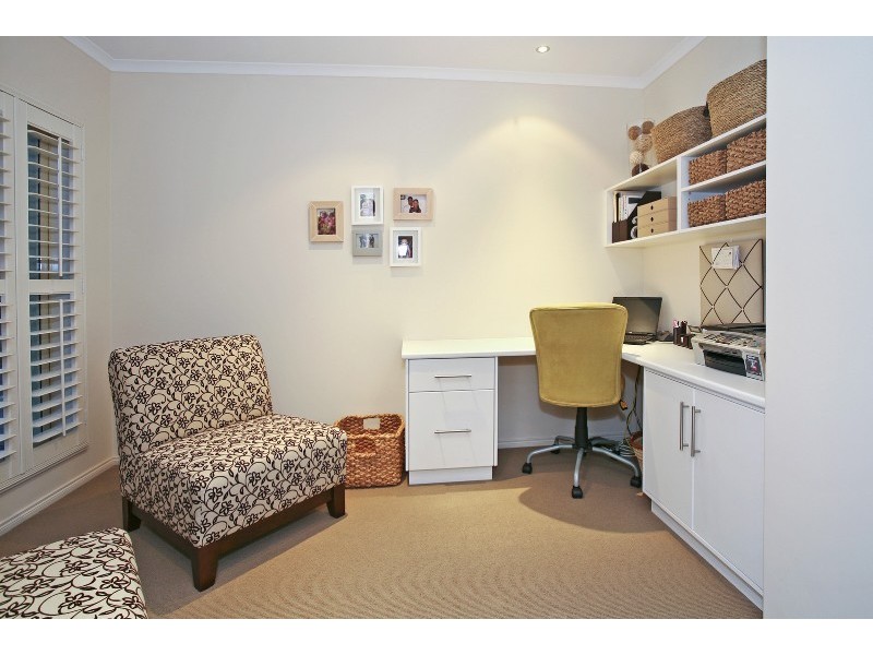 8 Rowe Street, Hamlyn Heights VIC 3215