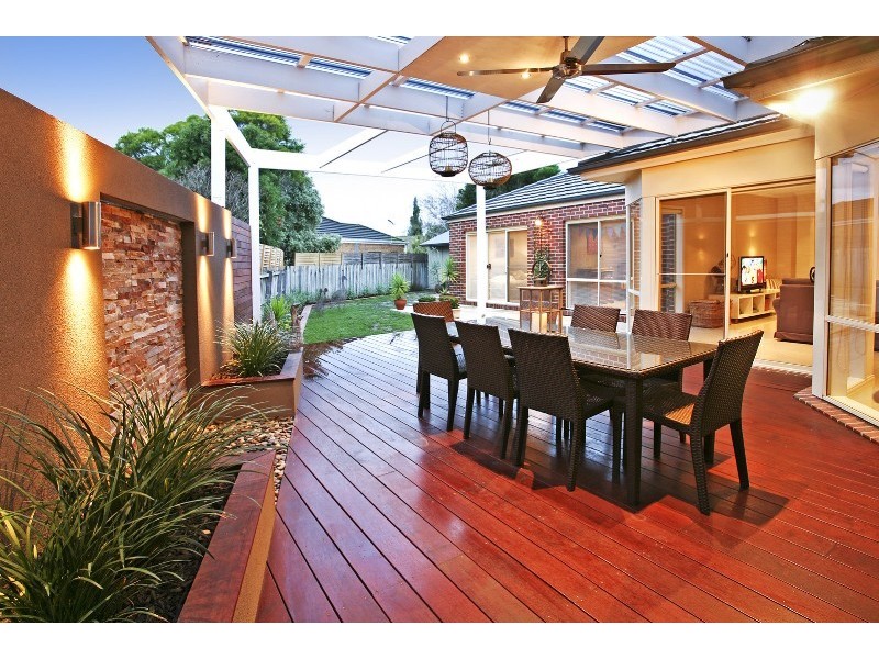 8 Rowe Street, Hamlyn Heights VIC 3215