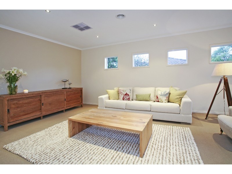 8 Rowe Street, Hamlyn Heights VIC 3215