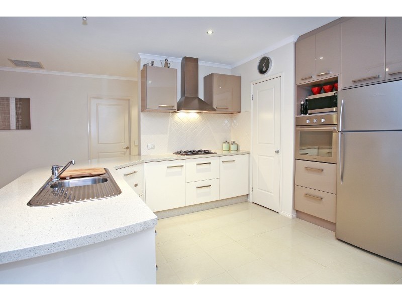 8 Rowe Street, Hamlyn Heights VIC 3215