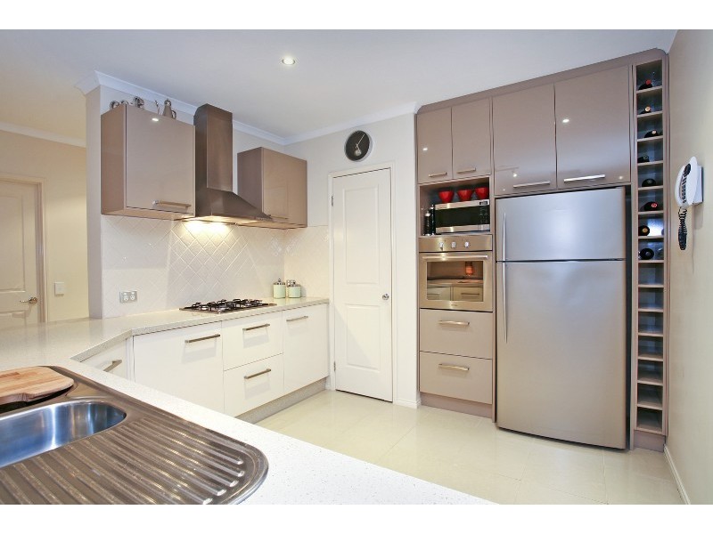 8 Rowe Street, Hamlyn Heights VIC 3215