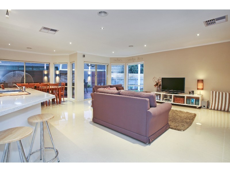 8 Rowe Street, Hamlyn Heights VIC 3215