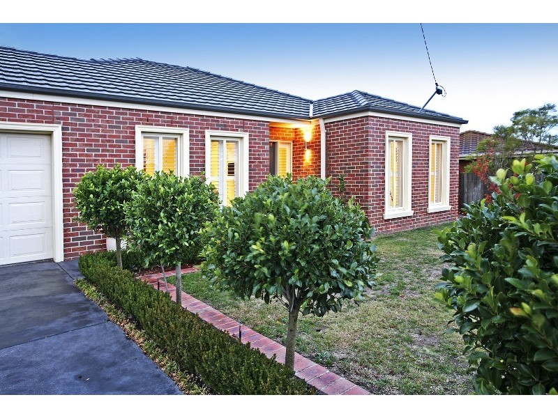 8 Rowe Street, Hamlyn Heights VIC 3215