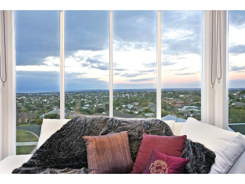 14 Grosvenor Drive, Wandana Heights VIC 3216