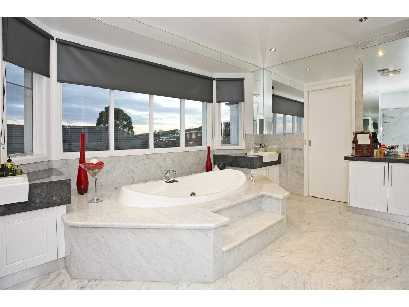 14 Grosvenor Drive, Wandana Heights VIC 3216