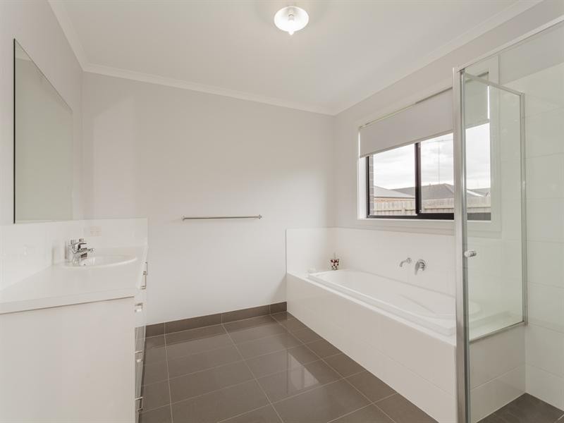 17 Swamphen Drive, Leopold VIC 3224