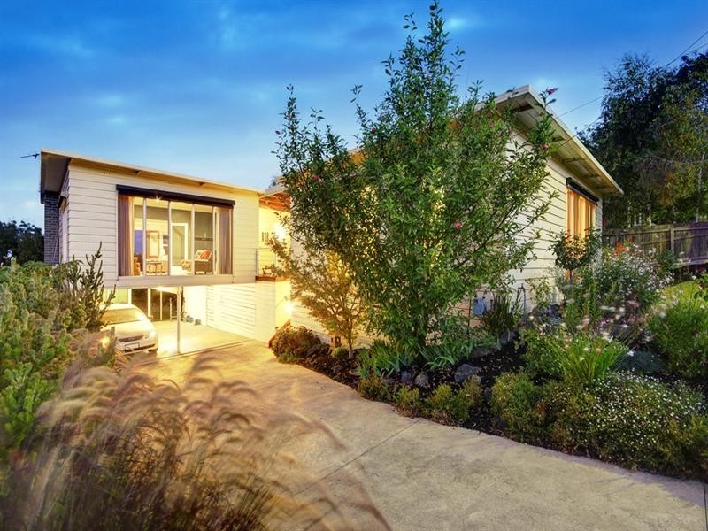 2 Mawarra Court, Highton VIC 3216