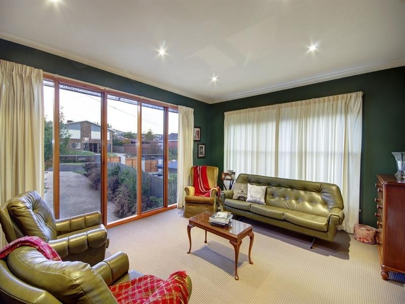 2 Mawarra Court, Highton VIC 3216