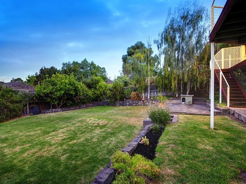 2 Mawarra Court, Highton VIC 3216