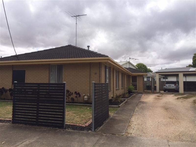 2/25 Bakewell Street, Herne Hill VIC 3218