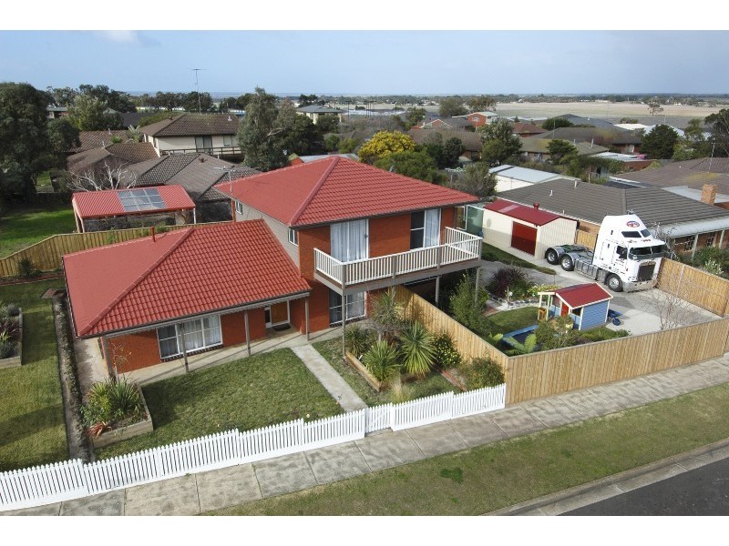 61 Wingarra Drive, Grovedale VIC 3216