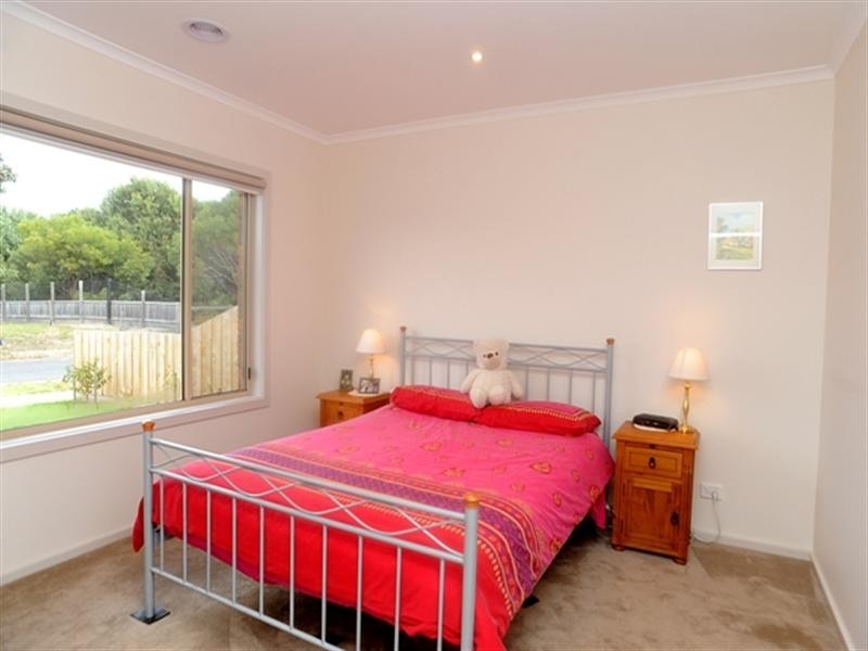 19 Spinnaker Drive, St Leonards VIC 3223