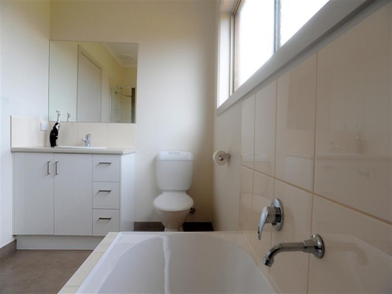 19 Spinnaker Drive, St Leonards VIC 3223