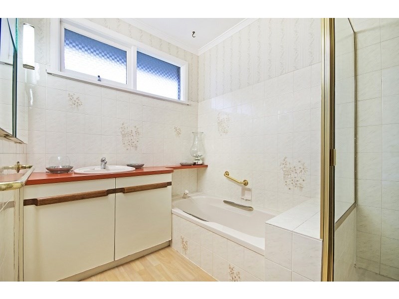 1 Carroll Road, Highton VIC 3216