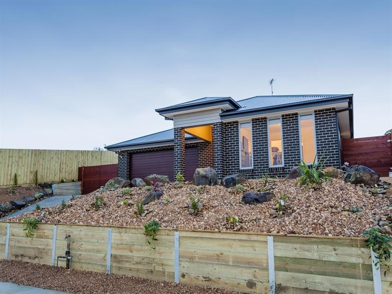 14 Aitkenside Avenue, Highton VIC 3216