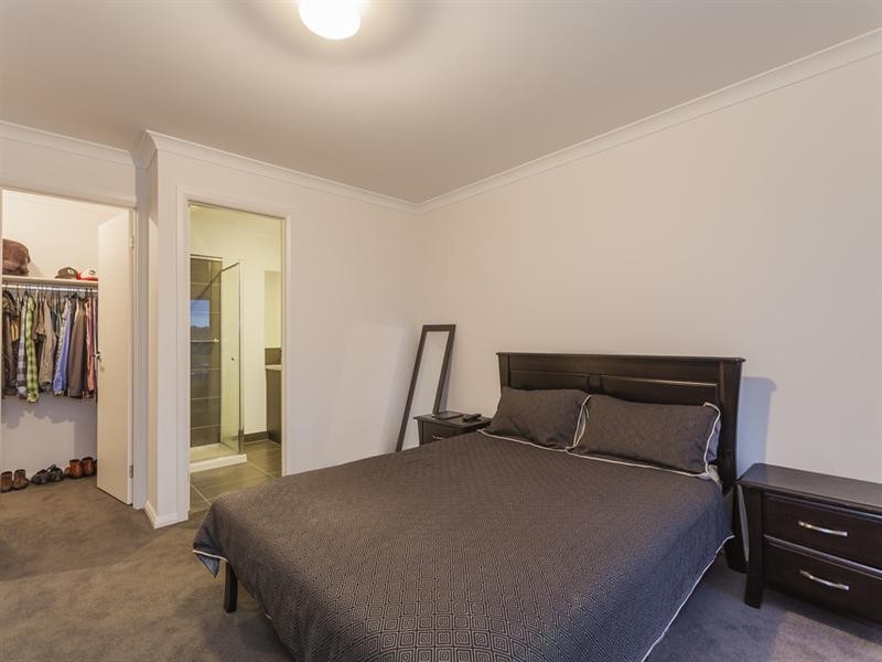 14 Aitkenside Avenue, Highton VIC 3216