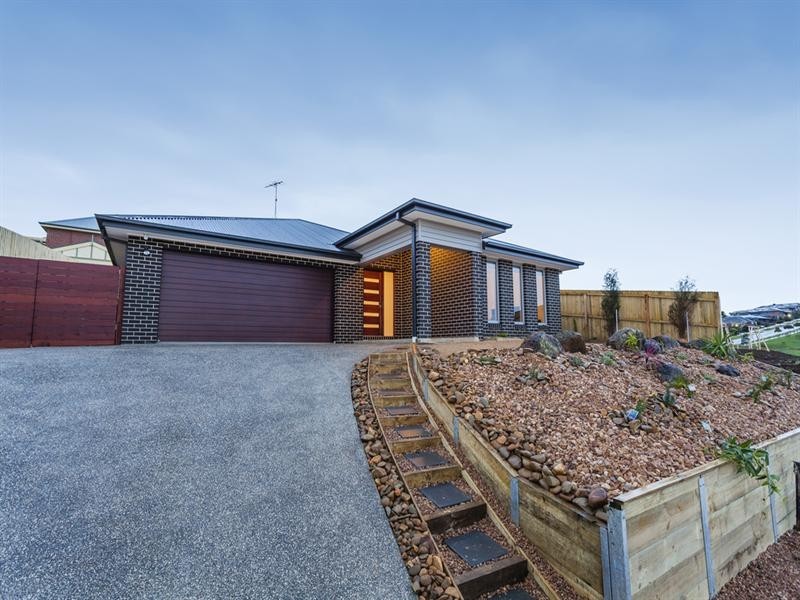 14 Aitkenside Avenue, Highton VIC 3216