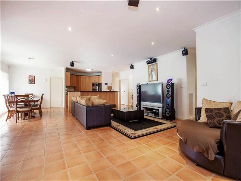 8 Nolan Place, Lovely Banks VIC 3221