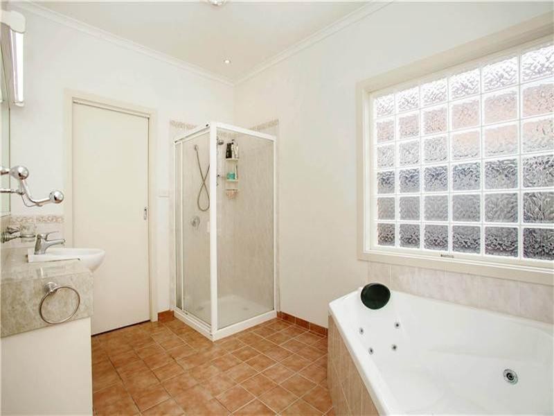 8 Nolan Place, Lovely Banks VIC 3221