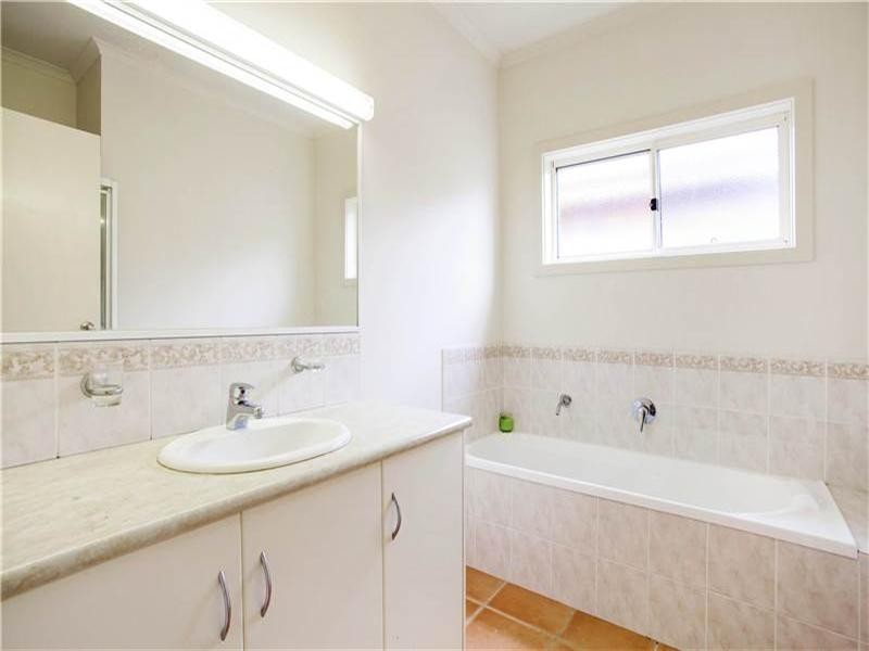 8 Nolan Place, Lovely Banks VIC 3221