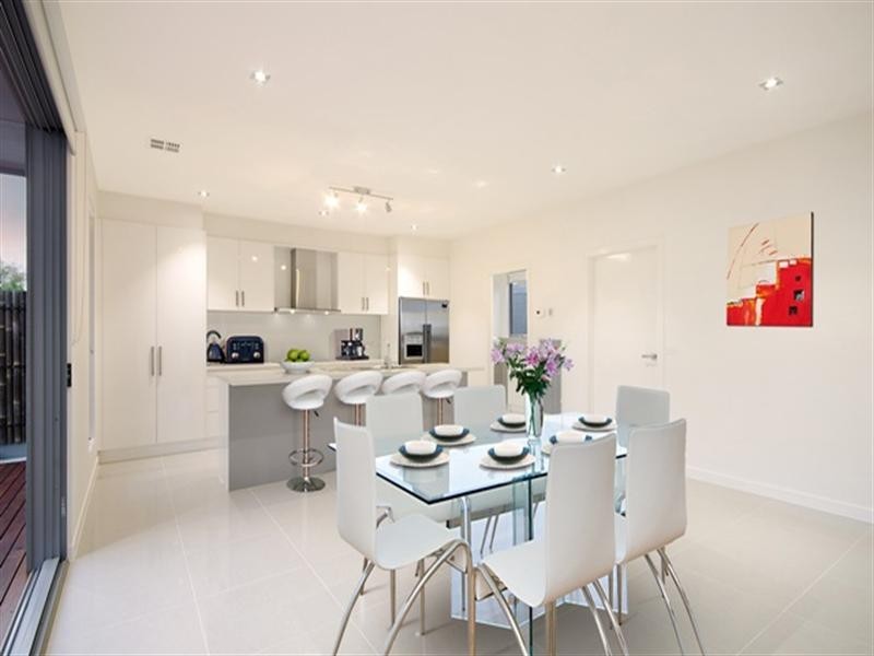 16 Holyrood Avenue, Newtown VIC 3220