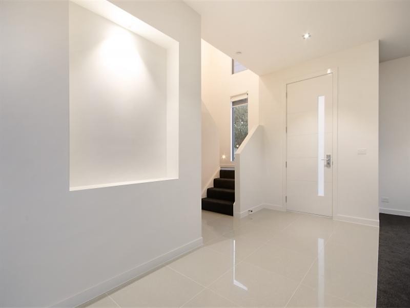 16 Holyrood Avenue, Newtown VIC 3220