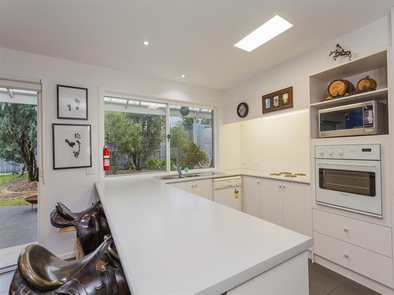 8 Hettie Court, Torquay VIC 3228