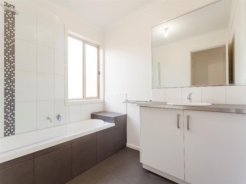 5 Burdoo Drive, Grovedale VIC 3216