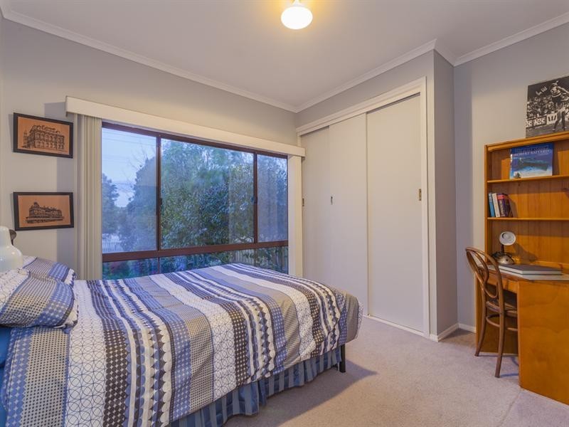 30 Camden Road, Newtown VIC 3220