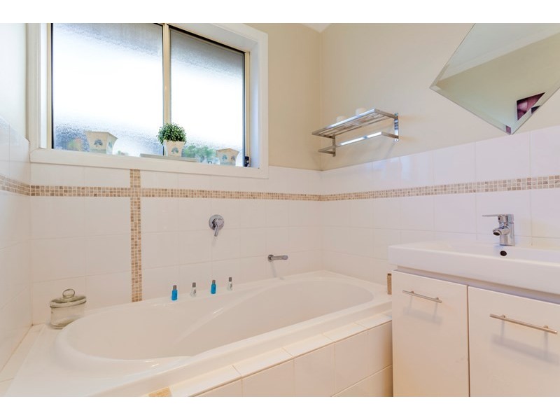 17 Talpa Crescent, Corio VIC 3214