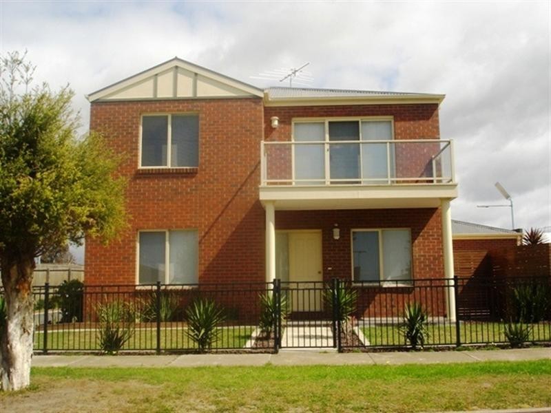 1/10 Beulah Street, Hamlyn Heights VIC 3215