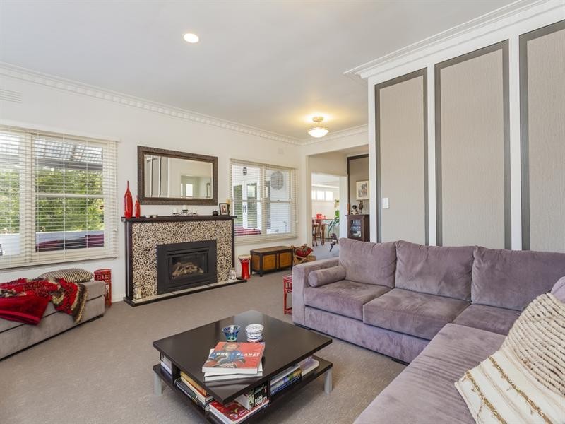 12 Ardlui Drive, Newtown VIC 3220