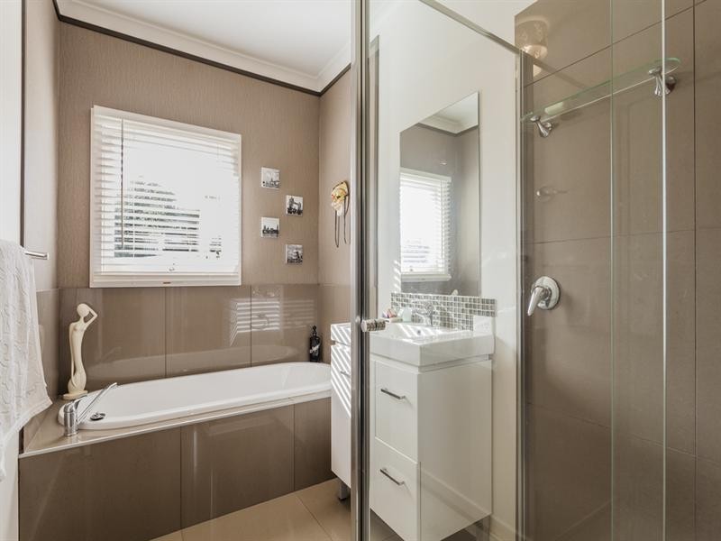 12 Ardlui Drive, Newtown VIC 3220