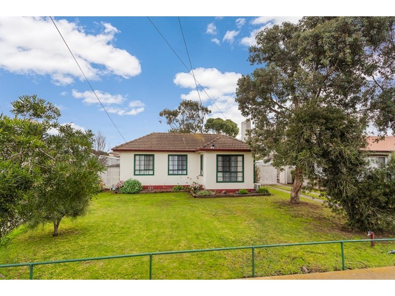 7 Pettitt Crescent, Norlane VIC 3214