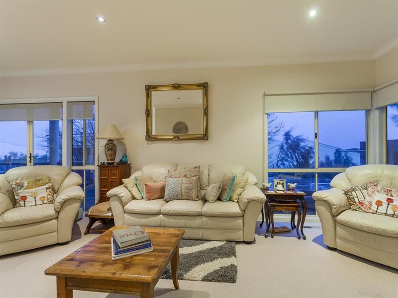 13 Lipizzaner Court, Highton VIC 3216