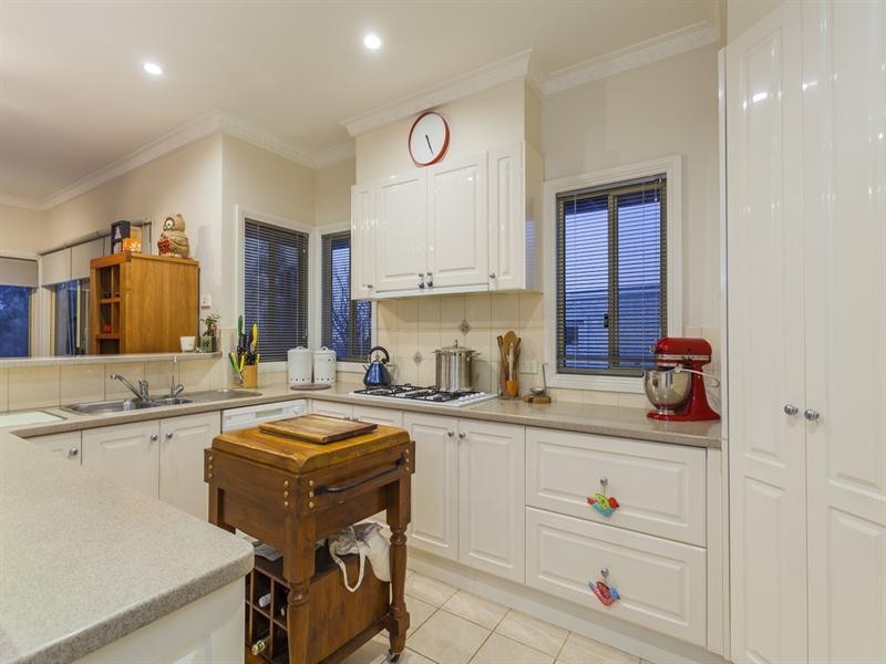 13 Lipizzaner Court, Highton VIC 3216