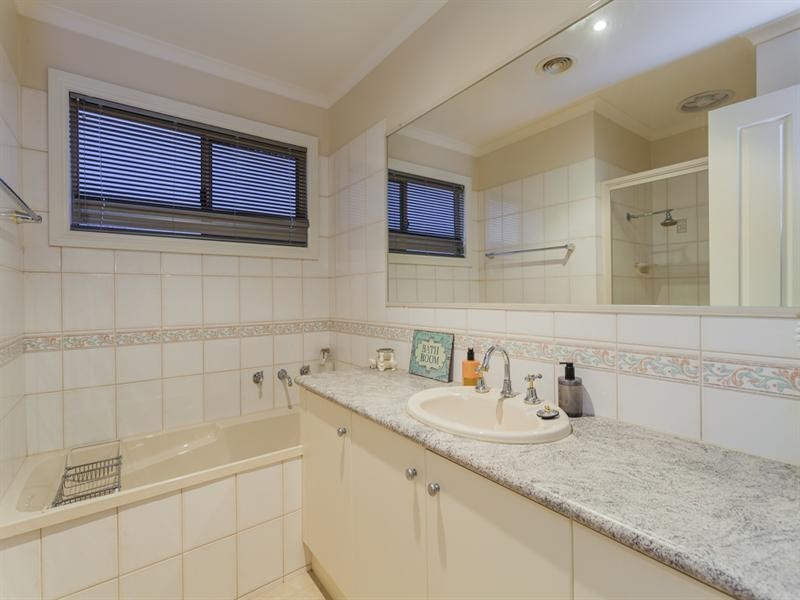 13 Lipizzaner Court, Highton VIC 3216