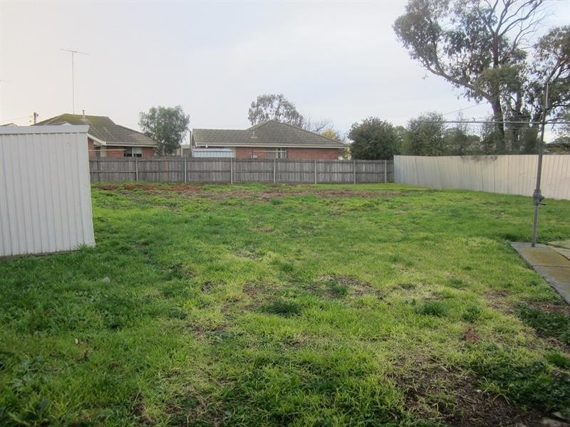 8 Takoma Court, Norlane VIC 3214