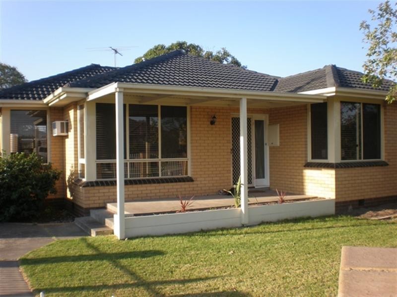 33 Watsons Road, Newcomb VIC 3219